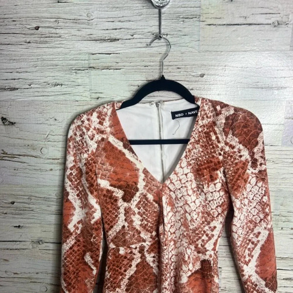 Revolve NBD X HAVEN long sleeve dress white red size xs snake skin - Picture 12 of 12